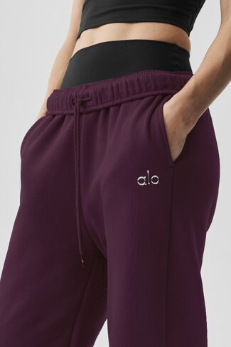 Alo Yoga Accolade Sweatpant - Rich Bordeaux in Kuwait