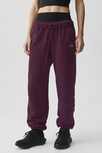 Alo Yoga Accolade Sweatpant - Rich Bordeaux in Kuwait