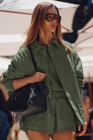 Alo Yoga Socialite Shacket - Bamboo Green in Kuwait