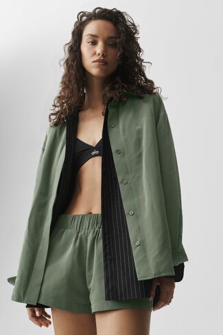 Alo Yoga Socialite Shacket - Bamboo Green in Kuwait