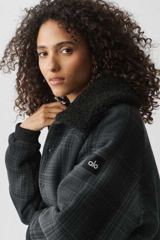Alo Yoga Plaid Alpine Meadow Jacket - Black Plaid in Kuwait