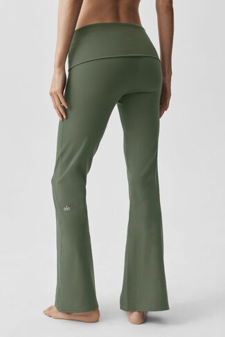 Alo Yoga ALO Softsculpt Foldover Flare Legging (Short) - Bamboo Green in Kuwait