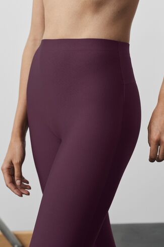 Alo Yoga Airlift High-Waist 7/8 Techlux Legging - Rich Bordeaux in Kuwait