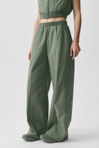 Alo Yoga High-Waist Momentum Straight Leg Pant - Bamboo Green in Kuwait