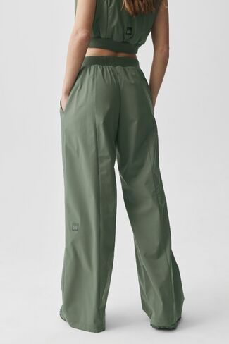 Alo Yoga High-Waist Momentum Straight Leg Pant - Bamboo Green in Kuwait