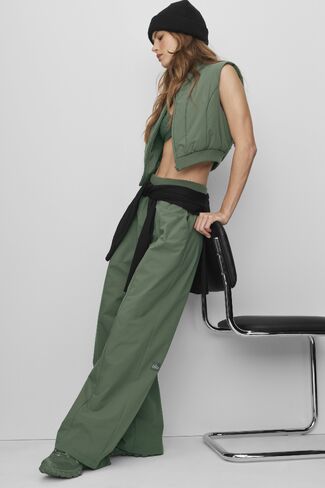 Alo Yoga High-Waist Momentum Straight Leg Pant - Bamboo Green in Kuwait