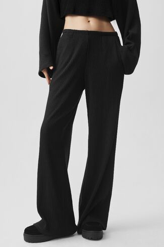 Alo Yoga Ribbed Mid-Rise Reset Pant - Black in Kuwait