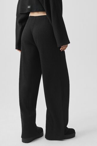 Alo Yoga Ribbed Mid-Rise Reset Pant - Black in Kuwait
