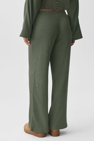 Alo Yoga Ribbed Mid-Rise Reset Pant - Bamboo Green in Kuwait