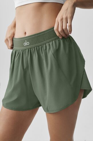 Alo Yoga Match Point Short - Bamboo Green in Kuwait