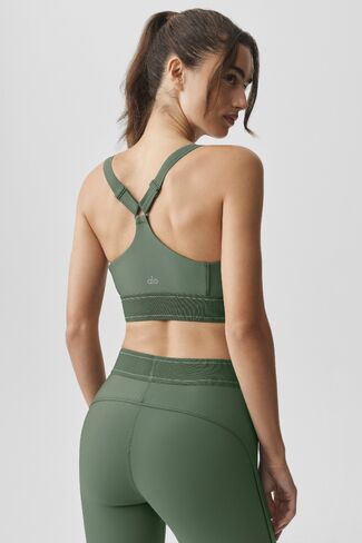 Alo Yoga Airlift Suit Up Bra - Bamboo Green in Kuwait