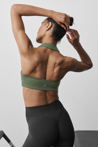 Alo Yoga ALO Softsculpt Feel The Heat Halter Bra - Bamboo Green in Kuwait