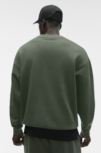 Alo Yoga Accolade Crew Neck Pullover - Bamboo Green in Kuwait