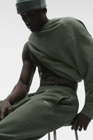 Alo Yoga Accolade Straight Leg Sweatpant - Bamboo Green in Kuwait