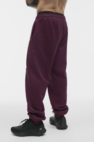 Alo Yoga Accolade Sweatpant - Rich Bordeaux in Kuwait