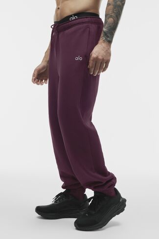 Alo Yoga Accolade Sweatpant - Rich Bordeaux in Kuwait