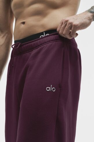 Alo Yoga Accolade Sweatpant - Rich Bordeaux in Kuwait