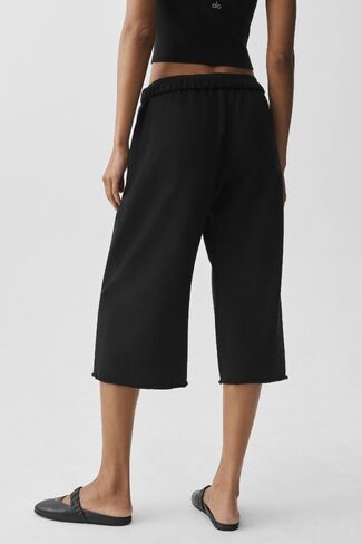 Alo Yoga Chill Cutoff Sweatpant - Black in Kuwait
