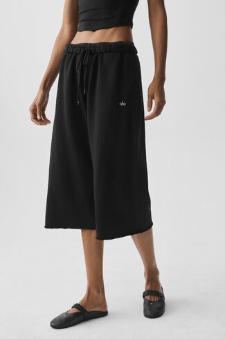 Alo Yoga Chill Cutoff Sweatpant - Black in Kuwait