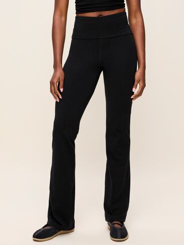Old Navy High-Waisted PowerChill Fold-Over Bootcut Leggings - Black Jack in Kuwait