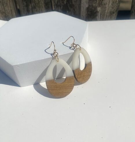 POMINA Lightweight Two Tone White Brown Teardrop Dangle Earrings for Women Geometric Colored Resin Wood Dangling Gold Drop Earrings in Kuwait