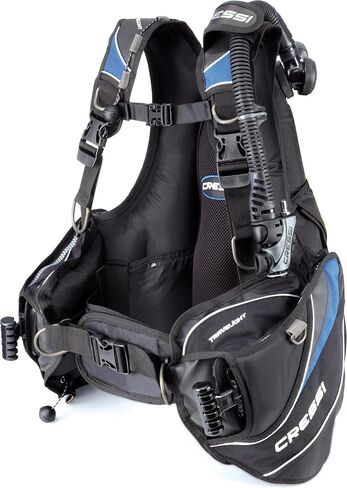 Cressi Lightest Travel Scuba Diving BCD - Folds Completely to Save Space - Fully Accessorised: 8 D-Rings, 2 Wide Side Pockets, 2 Rear Trim Pockets - High Lift Capacity - Travelight: Designed in Italy in Kuwait
