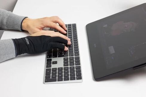 Wacom Drawing Glove, Two-Finger Artist Glove for Drawing Tablet Pen Display, 90% Recycled Material, eco-Friendly, one-Size (1 Pack), Black in Kuwait