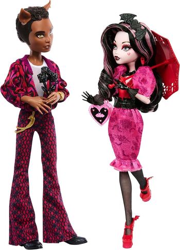 دمى Monster High Howliday Love Edition، Draculaura وClawd Wolf Collector، عبوتان مع إكسسوارات عيد الحب وتغليف قابل للعرض in Kuwait