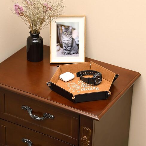 Leather Dice Tray for Rolling Novelty Cat Folding Hexagonal Dice Holder Dice Storage Accessories Desk Organizer Funny Gift for RPG, DND Game Players in Kuwait