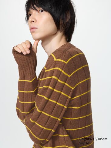 Uniqlo 3D Knit V-Neck Sweater in Kuwait