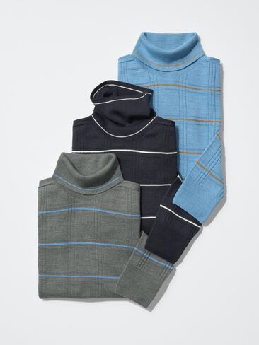 Uniqlo 3D Knit Turtleneck Sweater in Kuwait
