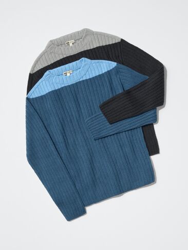 Uniqlo 3D Knit Boat Neck Sweater in Kuwait