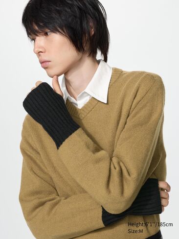 Uniqlo 3D Knit V-Neck Sweater in Kuwait