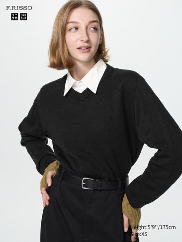 Uniqlo 3D Knit V-Neck Sweater in Kuwait