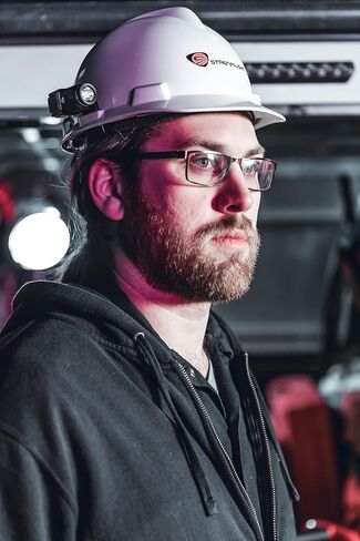 Streamlight 69333 Vantage II 350-Lumen Industrial Hard Hat Mount Light with Blue LED Tail Light, Black in Kuwait