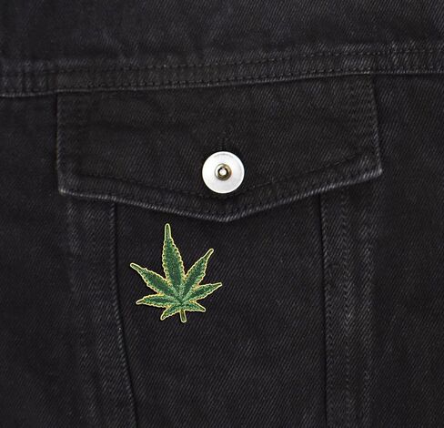 Marijuana Weed Leaf Glitter Enamel Lapel Pin in Kuwait