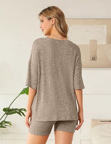 طقم بيجامات NORACORA مكون من قطعتين من نسيج مضلع للنساء تي شيرت وسروال قصير ملابس نوم in Kuwait