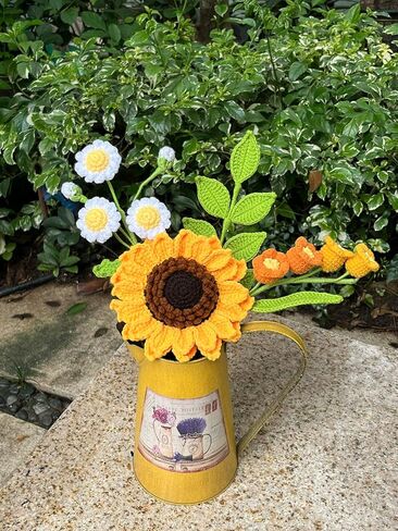 باقة زهور كروشيه لذكرى عيد ميلاد الأم، مصنوعة يدويًا بطبقتين من زهور عباد الشمس وزهرة زنبق الوادي من الكروشيه، هدية لها in Kuwait