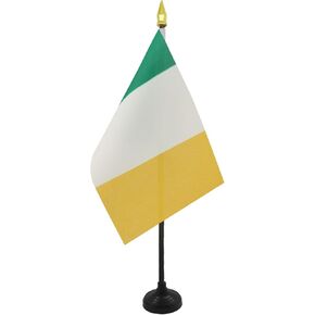 علم طاولة أيرلندا من AZ FLAG مقاس 10.16 سم × 15.24 سم - علم المكتب الأيرلندي 15 × 10 سم - الجزء العلوي من الرمح الذهبي in Kuwait
