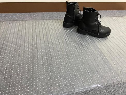 مجموعة واقيات الأرضيات من Sweet Home Stores، مقاومة للماء ومضادة للانزلاق، سجادة حماية داخلية مقاومة للانزلاق للممر والمدخل والفناء، مقاس 2'2" × 4'، شفافة in Kuwait