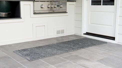 مجموعة فريدة من نوعها من Loom Sabrina Soto Outdoor Collection، سجادة منطقة منحوتة مخططة، حديثة، نابضة بالحياة، 2 قدم × 8 قدم، أزرق فاتح/عاجي in Kuwait