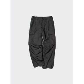 Uniqlo Wide Cargo Pants in Kuwait
