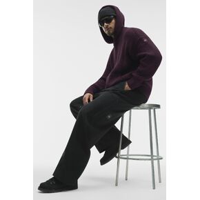 Alo Yoga Alpha Max Shell Pant - Black in Kuwait