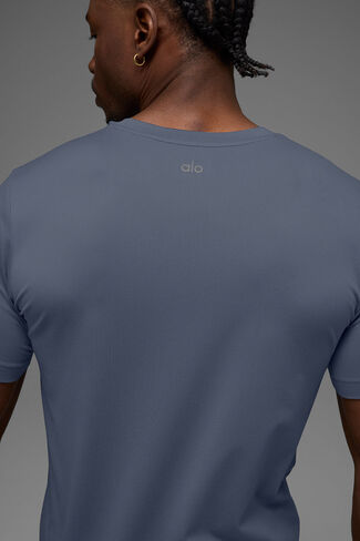 Alo Yoga Conquer Reform Crewneck Short Sleeve - Bluestone in Kuwait