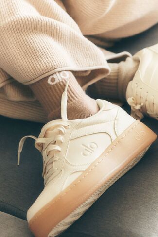 Alo Yoga ALO Recovery Mode Sneaker (Unisex) - Clay in Kuwait