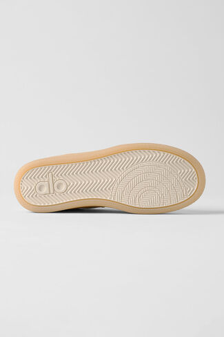 Alo Yoga ALO Recovery Mode Sneaker (Unisex) - Clay in Kuwait