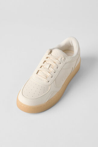 Alo Yoga ALO Recovery Mode Sneaker (Unisex) - Clay in Kuwait