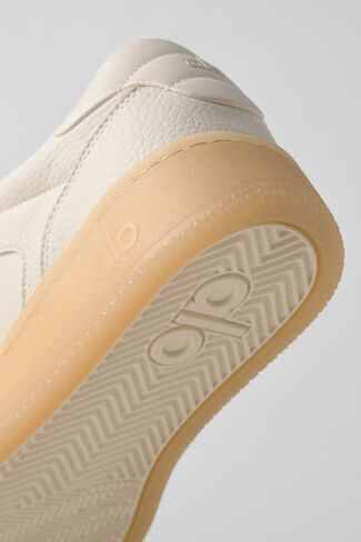Alo Yoga ALO Recovery Mode Sneaker (Unisex) - Clay in Kuwait