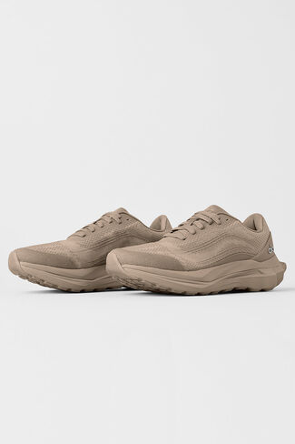 Alo Yoga ALO Runner (Unisex) - Gravel in Kuwait