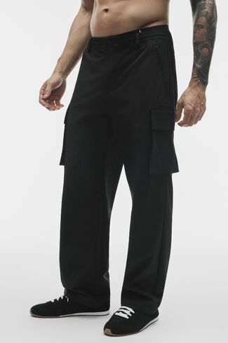 Alo Yoga Kinetic Cargo Pant - Black in Kuwait